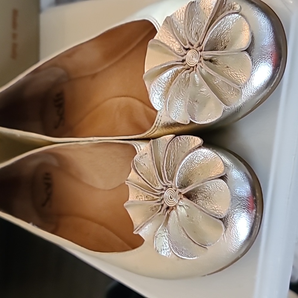 Flats - Picture 2 of 5